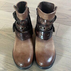 YKX&CO Brown Leather Buckle Ankle Boots